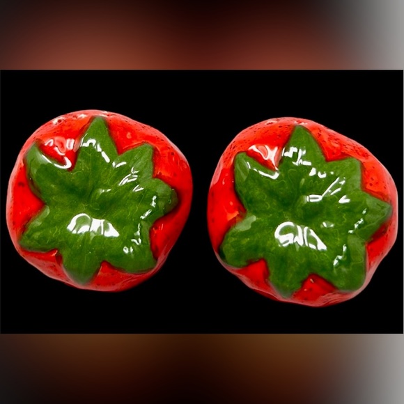 Salt and Pepper shakers Strawberries NWOT - Picture 3 of 3